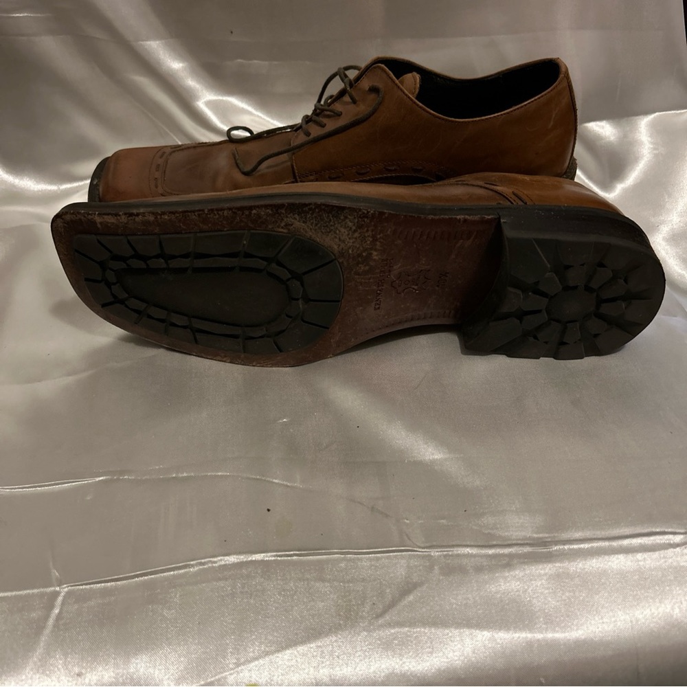 Shoes - Picture 5 of 8